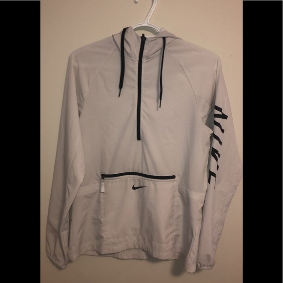 Nike windbreaker with a kangaroo pocket - Picture 1 of 3